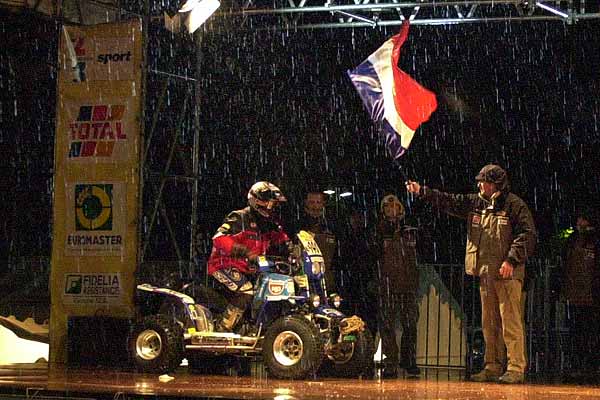 Dpart sous la pluie pour MACHACEK 